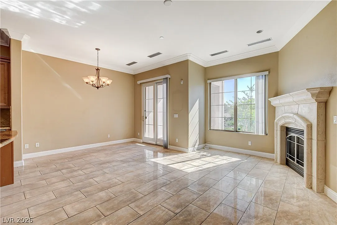 3 bed, 2.5 bath, 1594 sqft, $2,150 — Photo 4