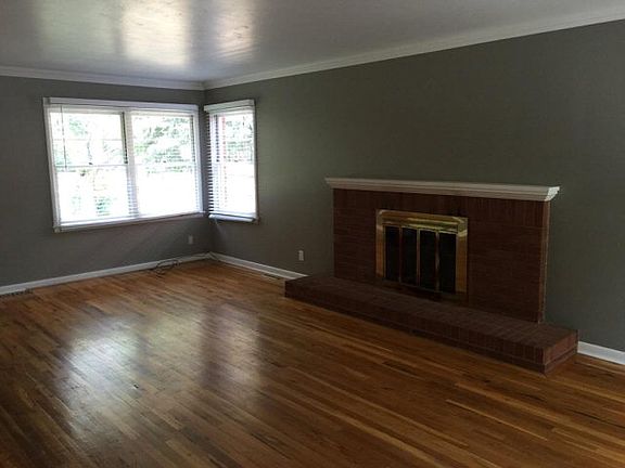 3rd image of 240 Tautphaus Dr