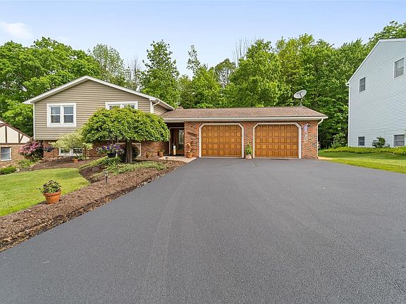 3rd image of 949 Debonair Dr