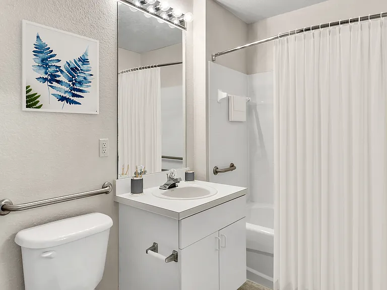 Willow Creek Apartments — Photo 15