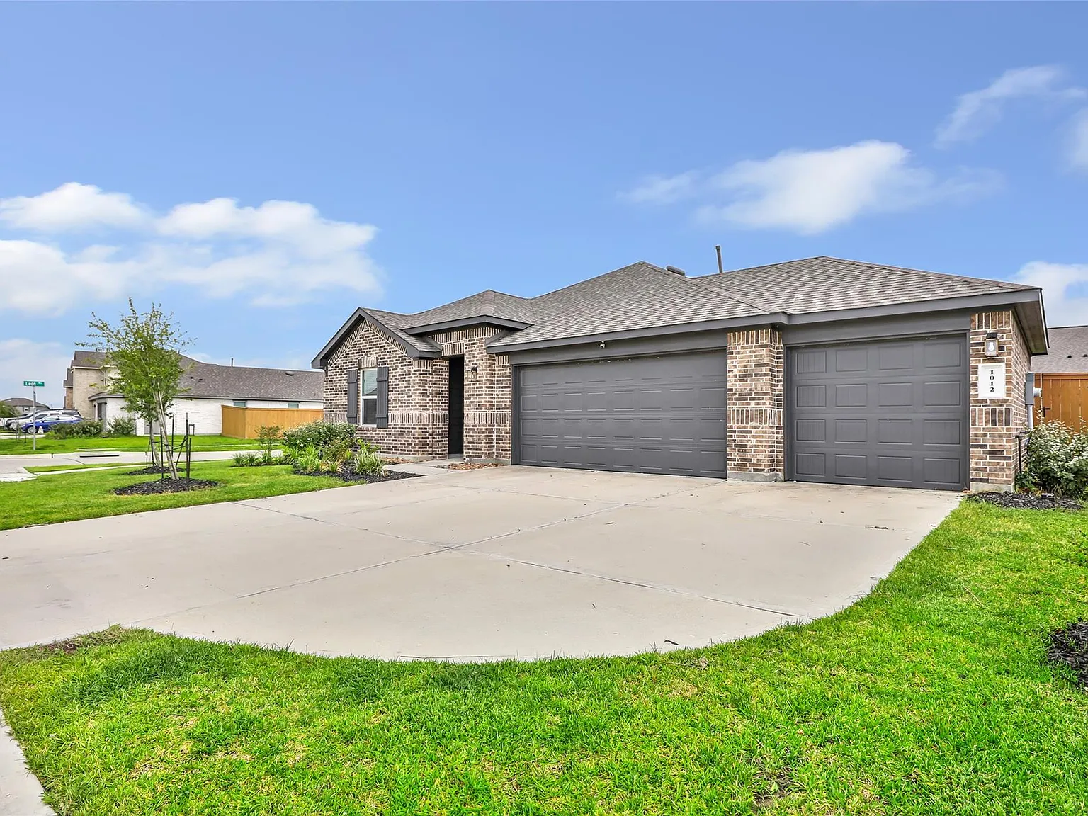 4 bed, 3.0 bath, 2120 sqft, $2,800 — Photo 2