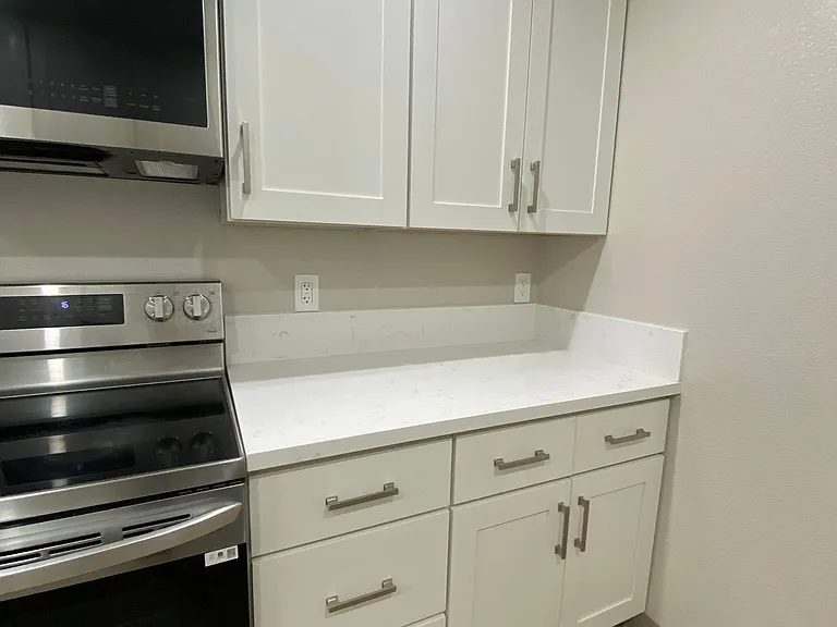 Los Olivos Apartments — Photo 15