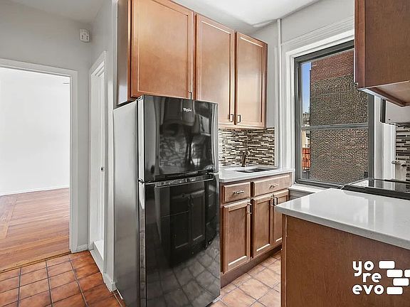 5th image of 227 W 11th St #5C