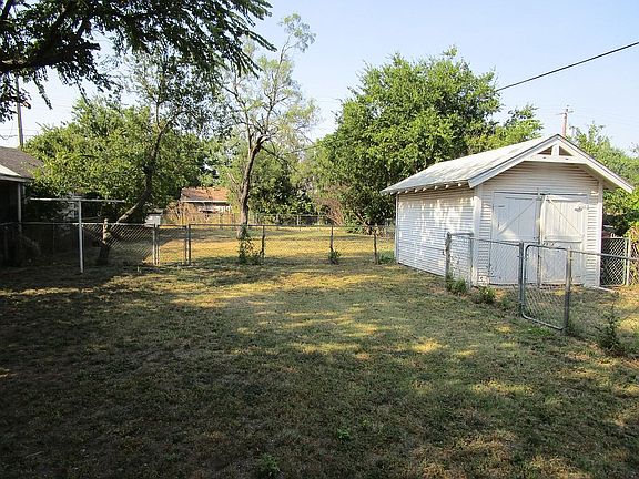 4th image of 1017 Symonds Pl