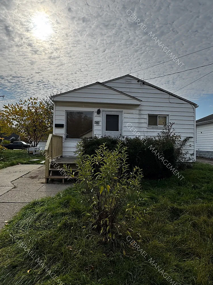 805 Campbell — Photo 1