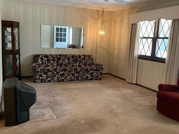 2nd image of 1211 Elmhurst Blvd
