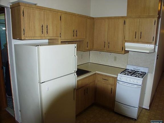 4th image of 119 Westwood Ave