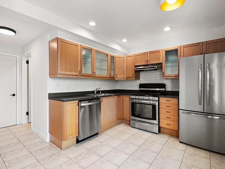 41 Saturn St — Photo 23