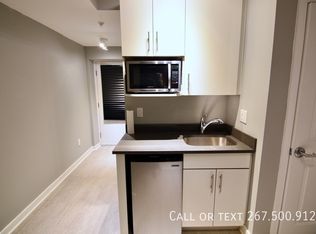 535 Budd St #1D, Philadelphia, PA 19104