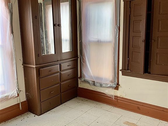 4th image of 430 Irving Ave