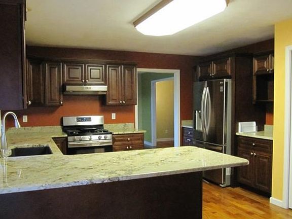 5th image of 3601 W Brenwick Dr
