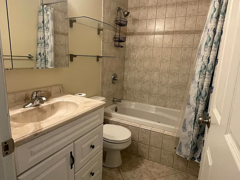 2S525 Lloyd Ave — Photo 4