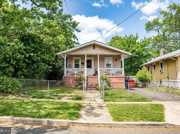 20 E Crestwood Ave, Somerdale, NJ 08083