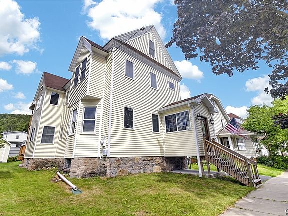 2nd image of 20 Petrie St