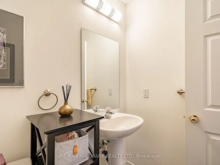 67 Enroutes St — Photo 9