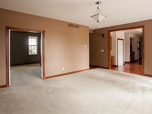 5th image of 991 Fred Johnston Dr