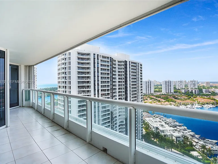 21205 Yacht Club Dr #2604 — Photo 1