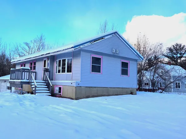 26 Garfield St, Calais, ME 04619