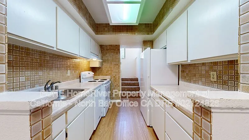 2 bed, 1.5 bath, 966 sqft, $2,350 — Photo 2