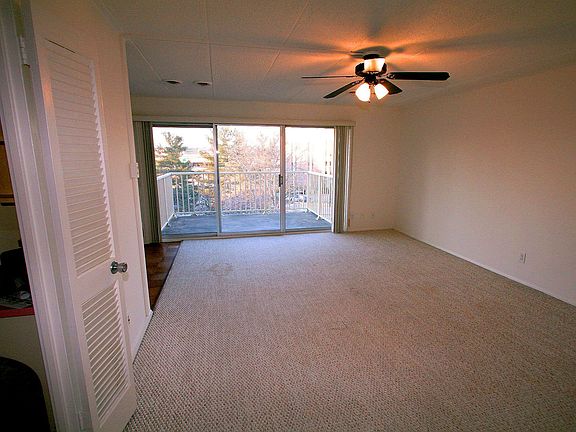 4th image of 2604 Indian Dr APT 1D