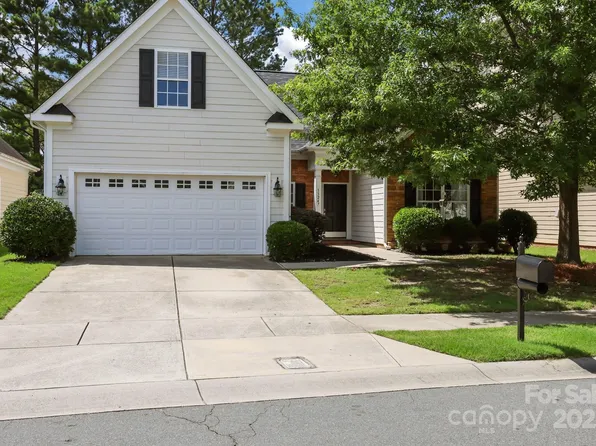 13247 Eastfield Village Ln, Charlotte, NC 28269