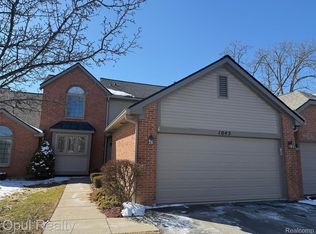 1045 Elmwood Dr, Brighton, MI