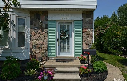 2nd image of 2229 Vinsetta Blvd