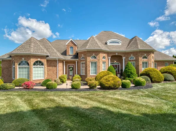 2221 Peakland Way, Christiansburg, VA 24073