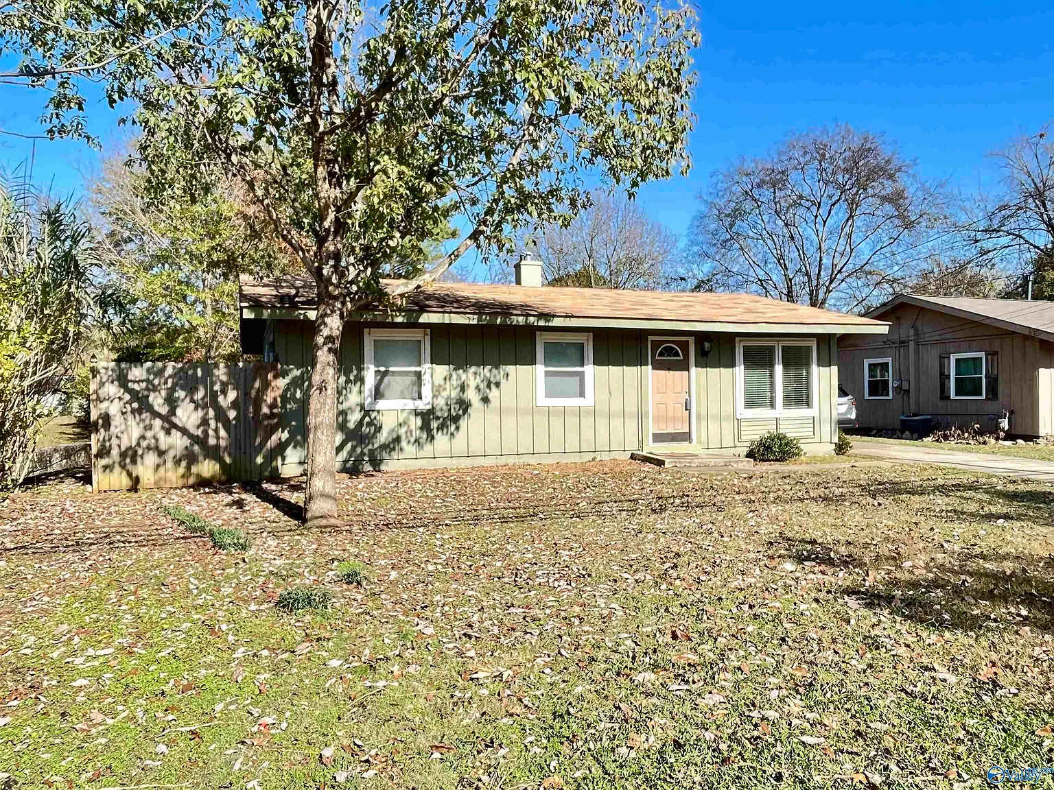 3 bed, 1.0 bath, 925 sqft, $1,350 — Photo 1