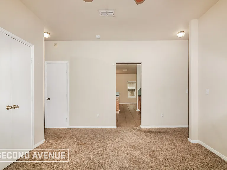2613 Las Brisas St — Photo 10