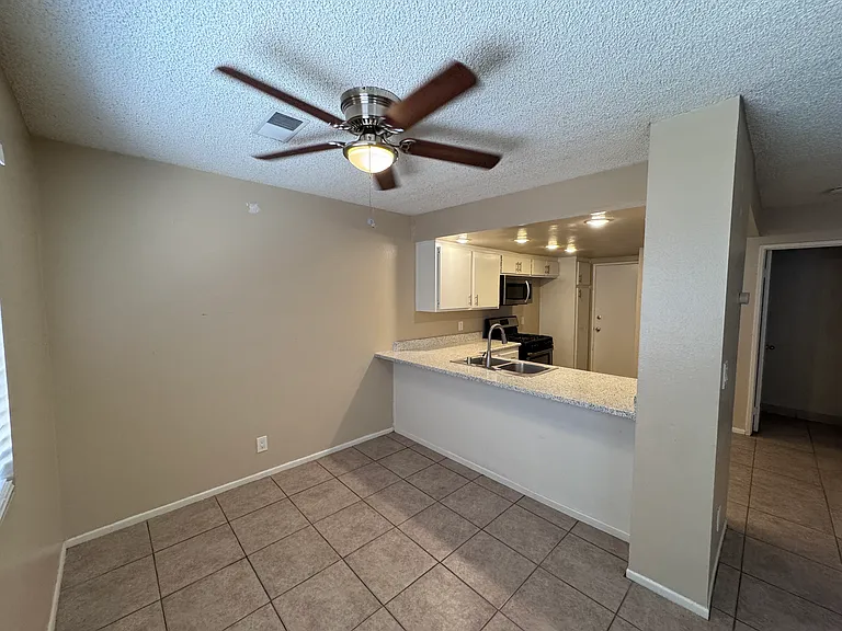 411 W Lambert Rd #421-4 — Photo 7