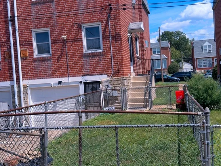 1026 Loney St — Photo 14