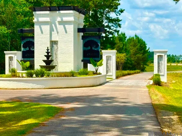 1 Hidden Pass Dr, Denham Springs, LA 70726