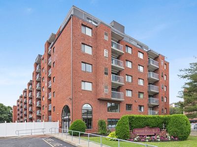 8 9th St APT 704, Medford, MA, 02155