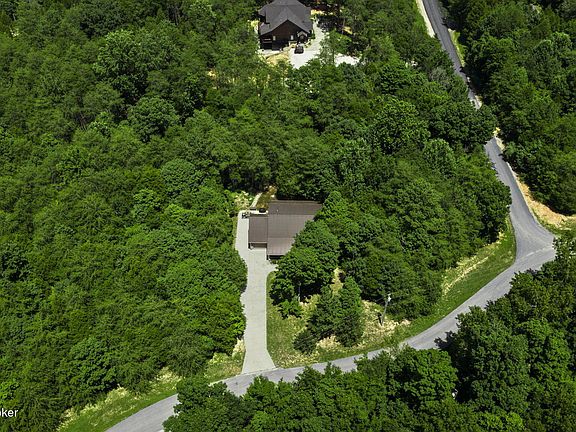 4th image of 402 Hide Away Cir