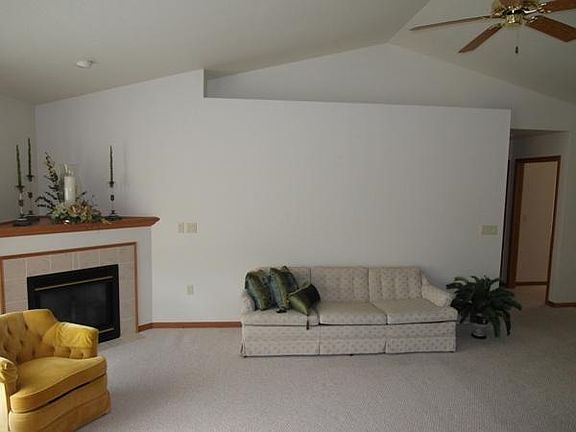 3rd image of 1520 Nutmeg Ct