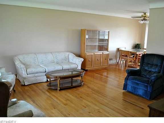 3rd image of 6865 Lantern Ln
