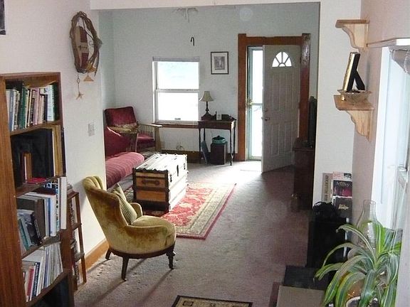 3rd image of 914 Lexington Ave
