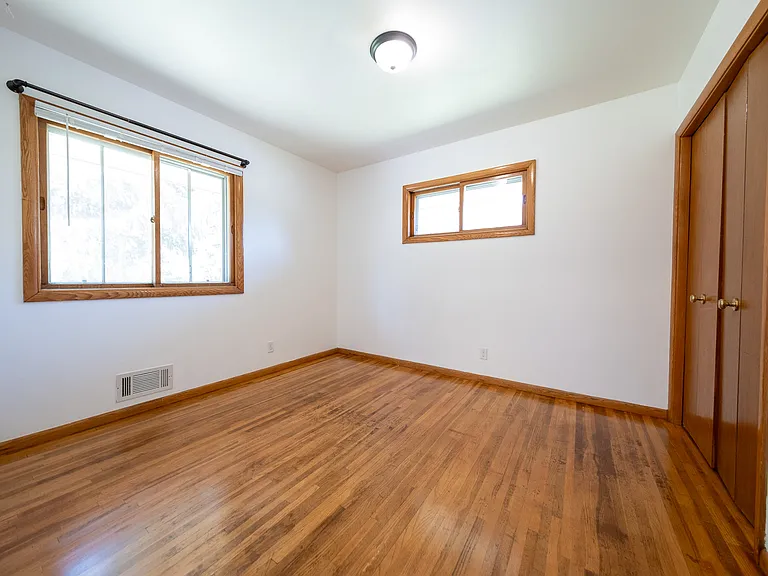 10130 Fremont Ave S — Photo 17