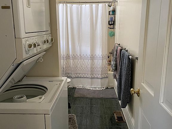 5th image of 117 S Cherry St