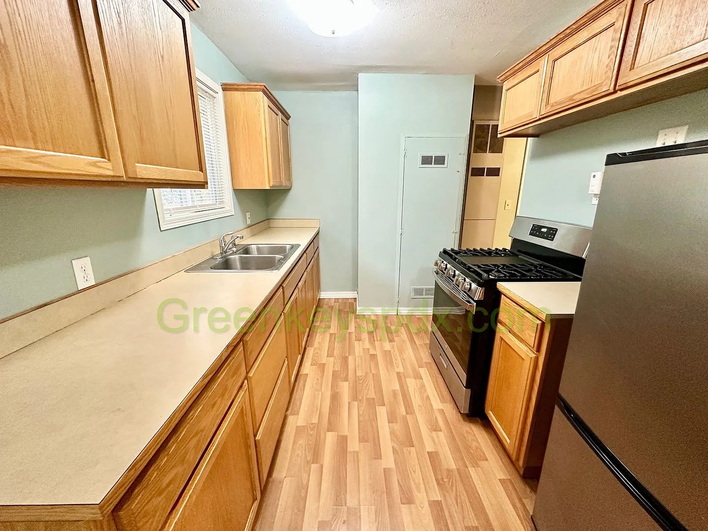 Lovely 2-Bedroom House with HUGE Fully Fenced Backyard with Workshop, Shed, Trellis, and Lots of ... — Photo 3