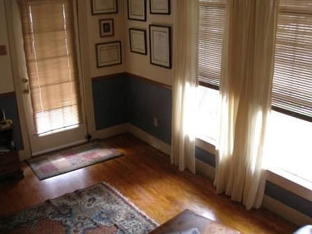 Front door opens to LR