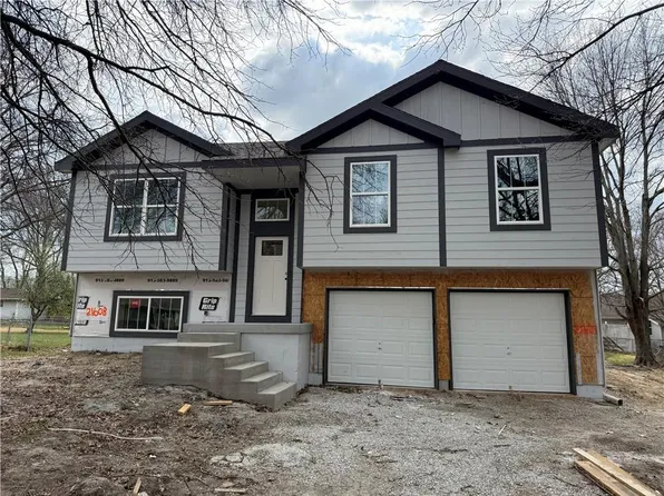 21608 S Clairmont St, Belton, MO 64012