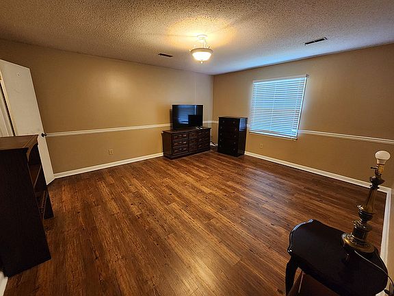 2nd image of 1044 Sharpsburg Dr SE