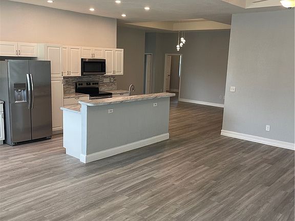 4th image of 3043 Dunbar Ave