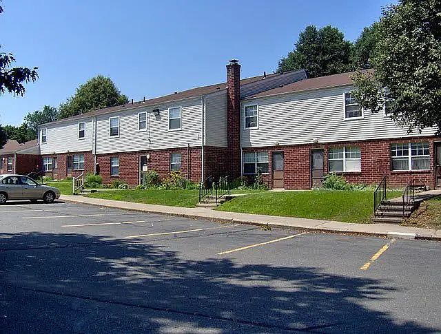 Freshwater Pond Apartments - 4 Thistle Ln Enfield CT | Zillow