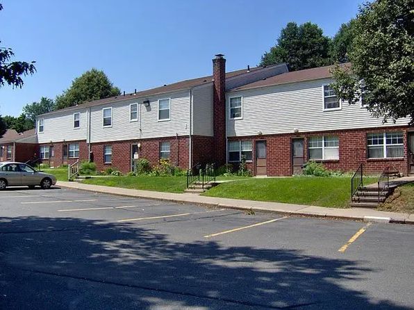 Freshwater Pond Apartments | 4 Thistle Ln, Enfield, CT