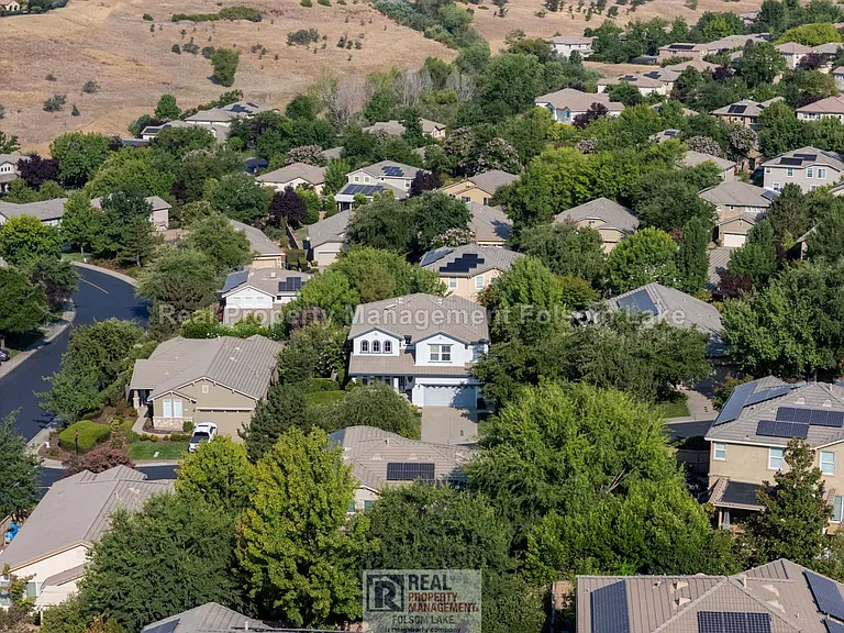 4446 Menaggio Way — Photo 31