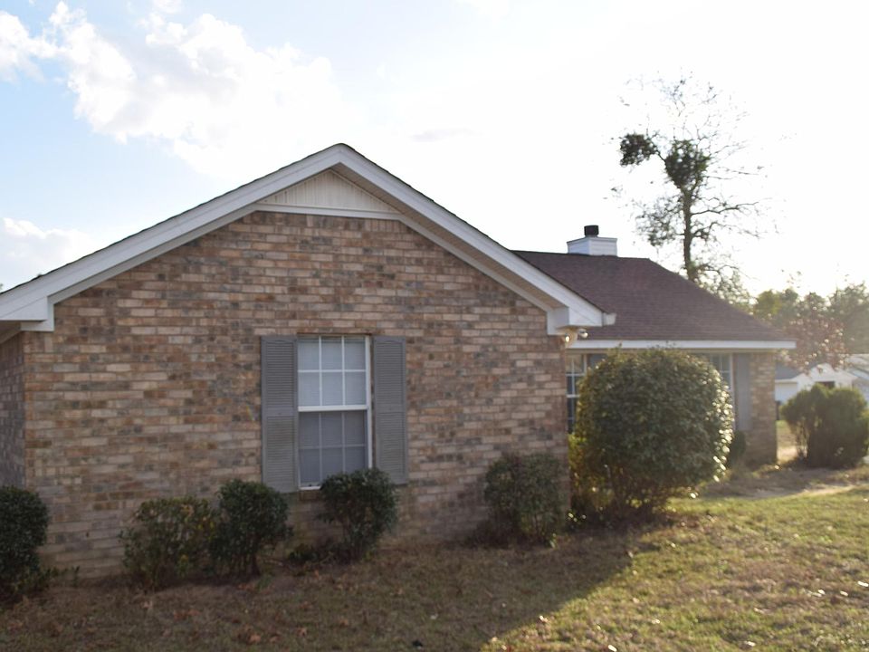 Left view of front of house