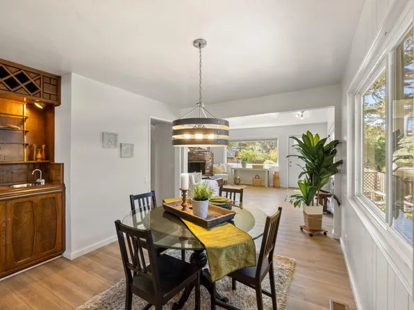 922 Maple St, Pacific Grove, CA 93950